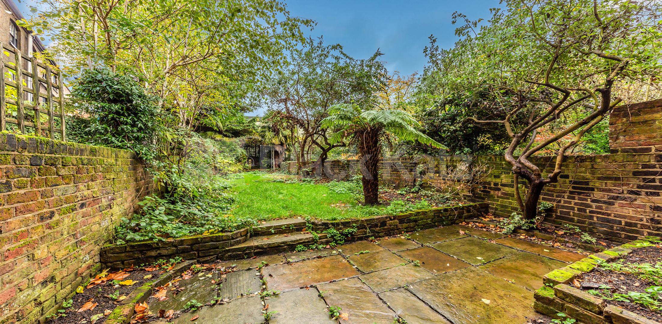 			GARDEN FLAT MINS TO REGENTS PARK!, 2 Bedroom, 1 bath, 1 reception Flat			 Gloucester Crescent, REGENTS PARK/CAMDEN 